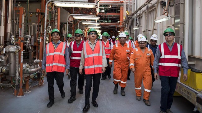 Menteri ESDM Ignasius Jonan meminta lembaga riset energi untuk merevisi hasil penelitiannya yang menyebut gross split akan membuat investasi seret.