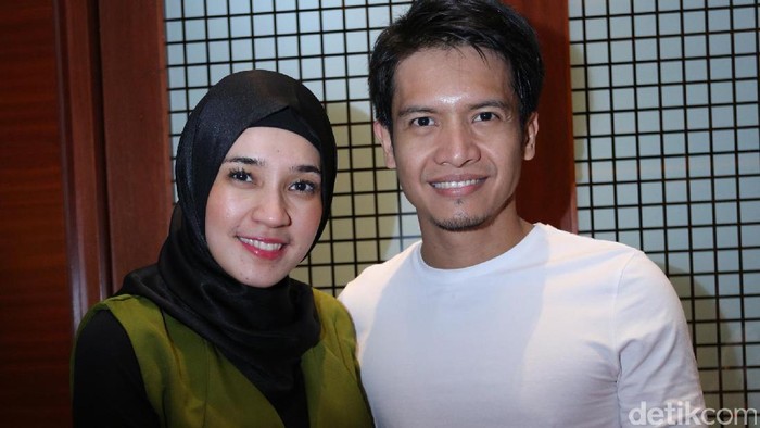 Dimas Seto dan Dhini Aminarti saat ditemui di Gala Primere 'Perfect Dream' XXI Plaza Senayan, Jakarta Pusat, Selasa (21/3/2017).