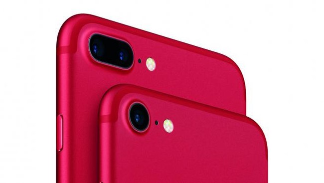 Apple memperkenalkan varian terbaru iPHone 7 dan 7 Plus dalam balutan warna merah sebagai penanda 10 tahun kerjasama dengan RED.