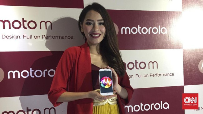Ponsel baru ini mengusung spesifikasi prosesor octacore 2,2 GHz dengan RAM 4 GB dan memori penyimpanan 32 GB dengan tambahan memori eksternal hingga 128 GB.