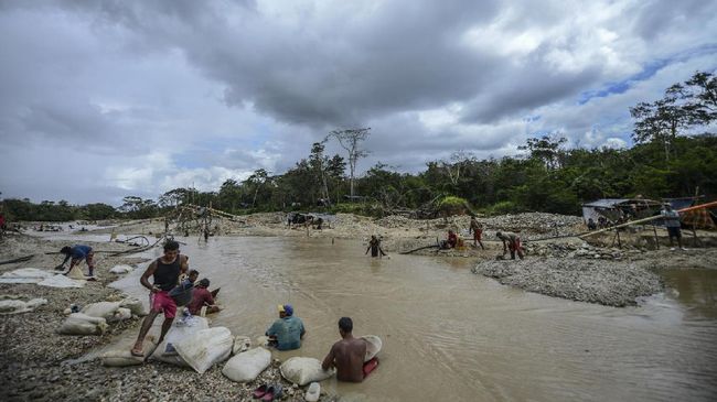 ESDM Maluku Akan Cek Tambang Emas Temuan Warga Pesisir Dinas ESDM Maluku mengutus tim inspektur tambang untuk meninjau langsung tambang emas di Pesisir Pantai Desa Tamilouw, Maluku Tengah pada Rabu (24/3).