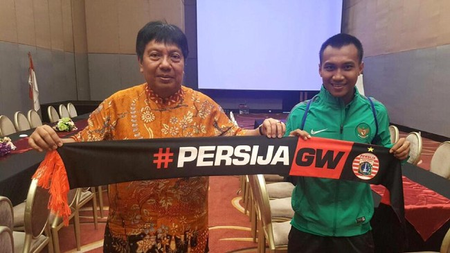 Direktur Persija Jakarta Gede Widiade cuek menanggapi rencana somasi yang akan dilakukan pendukung Persebaya Surabaya, Bonekmania.