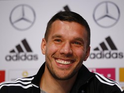 Lukas Podolski Lebih Cuan Jualan Kebab ketimbang Main Bola!