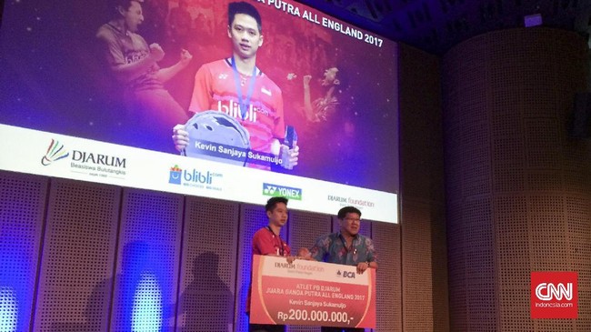 Kevin Sanjaya mengaku tidak canggung terhadap Marcus Gideon meski hingga saat ini memiliki jumlah bonus lebih banyak dari rekannya tersebut.