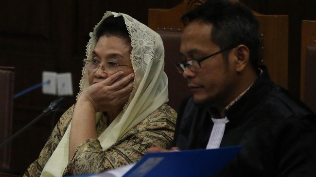 Tim kuasa hukum Siti Fadilah mengklaim uang Rp600 juta yang mengalir ke rekening Amien Rais tak terkait dengan kasus dugaan korupsi alkes.