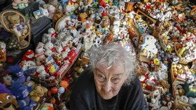 Nenek Hidup Enam Dekade dengan 20 Ribu Boneka