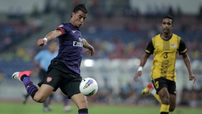 Persib Bandung masih akan mempertimbangkan Marouane Chamakh untuk mengisi slot striker. Belum ada keputusan yang diambil oleh pihak manajemen.