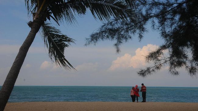 Lokasi Ngabuburit Favorit di Bangka Tengah Pantai Kebang Kemilau, Provinsi Bangka Belitung menjadi lokasi ngabuburit favorit warga.