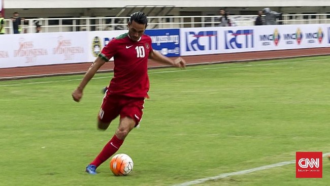 Striker Timnas Indonesia, Ezra Walian, bakal terlambat bergabung latihan di Timnas Indonesia U-22 untuk SEA Games 2017 karena masih tes di West Ham United.