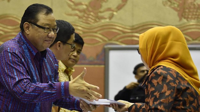 Kementerian Koperasi dan UKM akan melimpahkan pengesahan badan hukum koperasi kepada Kemenkumham mulai April 2018.