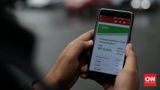 Dengan Instant CashOut, mitra pengemudi Grab bisa langsung mencairkan pendapatan di ATM bank manapun, tak perlu lagi pemrosesan berhari-hari