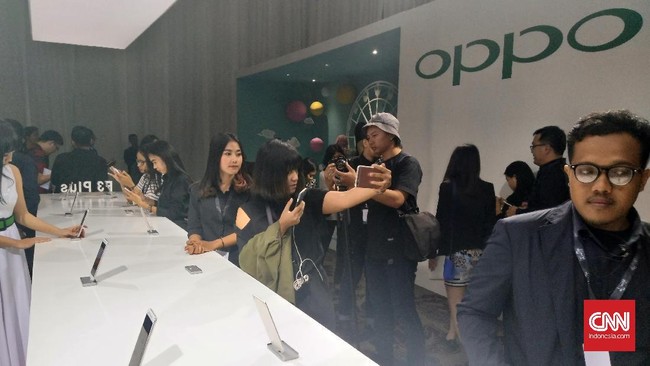 Oppo F3 Plus, Konsistensi di Segmen Ponsel Kamera