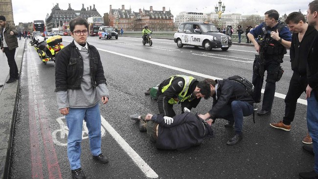 Korban tewas dalam teror di jantung London bertambah satu orang, sementara 40 lainnya terluka termasuk belasan warga asing. 