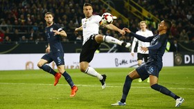 Gol Tunggal Podolski Bawa Jerman Kalahkan Inggris
