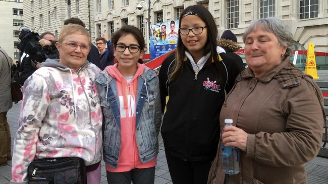 Seorang ibu berusia 70 tahun mesti terpisah dari adik dan anak angkatnya di tengah aksi teror mematikan di London. Pengalaman yang tak akan terlupakan.