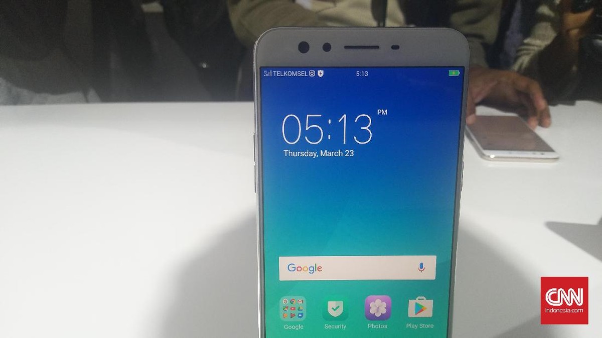 Oppo F3 Plus, Konsistensi di Segmen Ponsel Kamera
