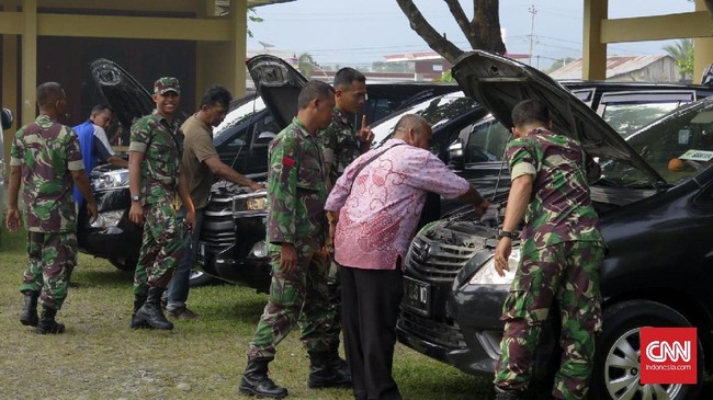 Mobil untuk Presiden Jokowi dan rombongan semua disewa dari rental di Medan. Kendaraan dari Jakarta yang dibawa oleh protokoler hanya motor untuk pengamanan.