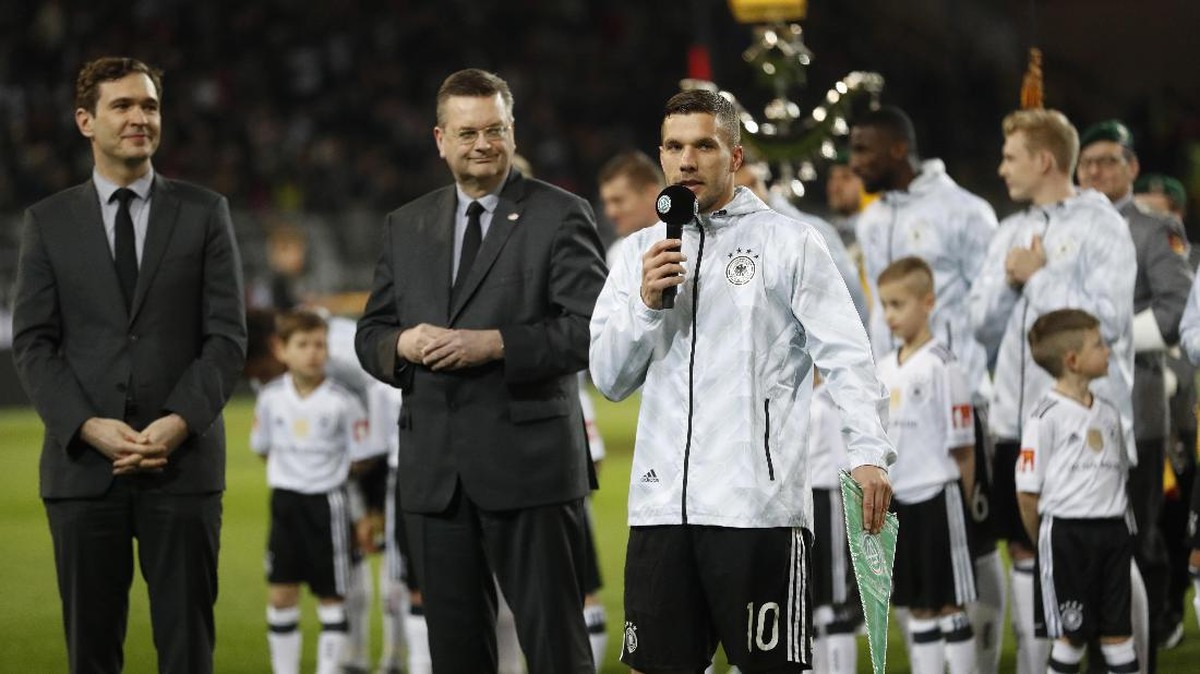 Lembar Terakhir Podolski Bersama Tim Panser