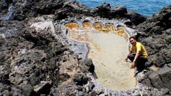 Ada Telapak Kaki Raksasa di Bibir Pantai Indonesia!