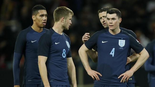 Gary Cahill menilai Timnas Inggris layak memenangkan duel lawan Timnas Jerman bila berkaca pada peluang yang didapat oleh mereka.