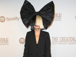 Susul FKA Twigs, Sia Tuduh Shia LaBeouf Sosok Pembohong yang Ngaku Lajang