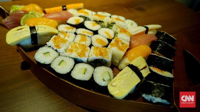 Sushi Tak Berasal dari Jepang Banyak orang mengenal sushi sebagai makanan asli Jepang. Benarkah demikian?