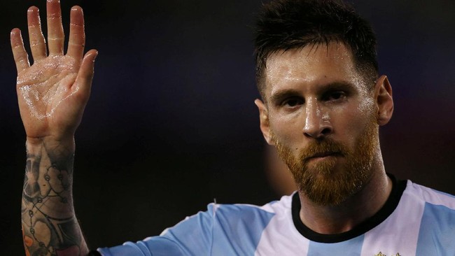 Argentina melompat ke peringkat tiga klasemen sementara kualifikasi Piala Dunia 2018 berkat penalti yang disarangkan Lionel Messi di babak pertama.