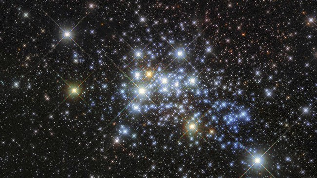 Astrofisikawan mengungkapkan 0,3 persen emas, platinum, dan uranium yang berada di Bumi berasal dari tabrakan hebat dua bintang sekitar 4,6 miliar tahun lalu