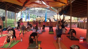 Yoga Unik dengan Musik Disko dan Reggae