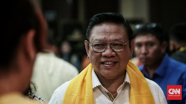 Ketua Dewan Pakar Partai Golkar Agung Laksono menilai pengajuan materi UU pemilu tidak mendidik dan berharap MK menolak gugatan masa jabatan wapres Jusuf Kalla.