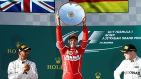 Vettel Pole Position GP Singapura, Hamilton Start Kelima
