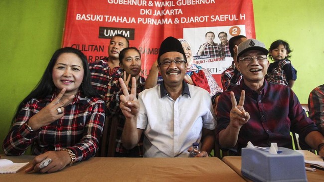 "Kalau puas dengan pelayannya kenapa harus ganti pelayan yang baru," kata Djarot, menanggapi survei Median yang menyebut warga puas tapi lebih memilih Anies.