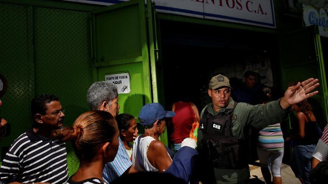 Peru mendesak semua negara menerapkan tindakan keras dengan menarik para duta-duta besar mereka dari Venezuela.