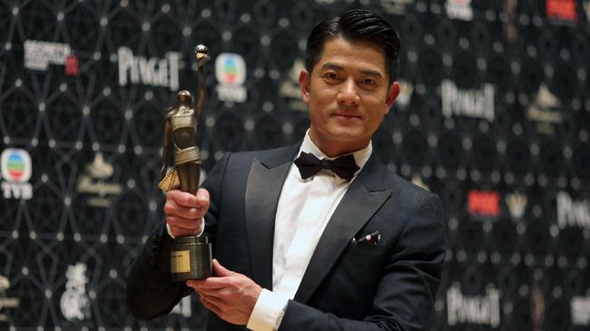 Aaron Kwok akan menikah dengan model Moka Fang, yang usianya terpaut 28 tahun di bawahnya. Fang adalah satu-satunya kekasih yang diakui Kwok di muka publik.