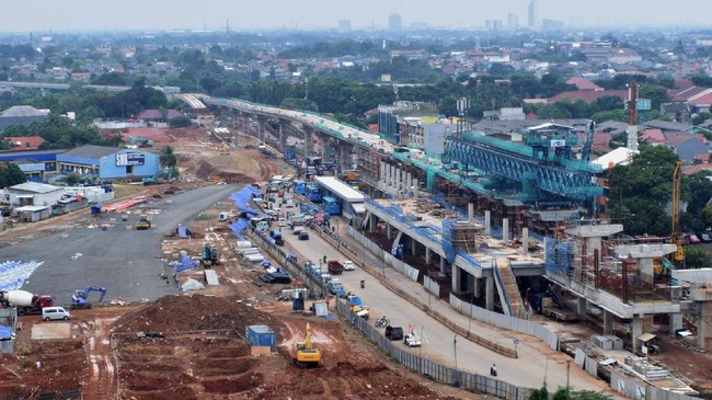 PT Mass Rapid Transit (MRT) Jakarta berniat melakukan pengembangan berorientasi transit (transit oriented development) di delapan titik stasiun MRT.