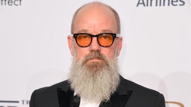 Pentolan band R.E.M, Michael Stipe berencana merilis buku biografi yang juga mengisahkan masa kejayaan band rock Amerika tersebut.