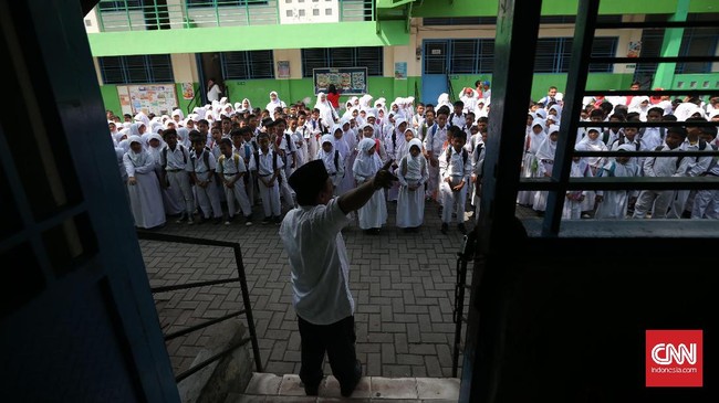 Dewan Pengurus Pusat Forum Komunikasi Diniyah Takmiliyah menganggap kebijakan lima hari sekolah berpotensi mematikan layanan pendidikan berbasis keagamaan.