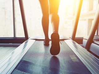 Bikin Target 10 Ribu Langkah Lebih Realistis dengan Running Pad Ini