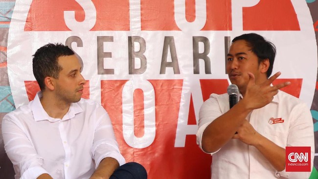 Pasangan Anies-Sandi juga meluncurkan satuan tugas Anti-Hoax untuk mengidentifikasi informasi-informasi bersifat fitnah.