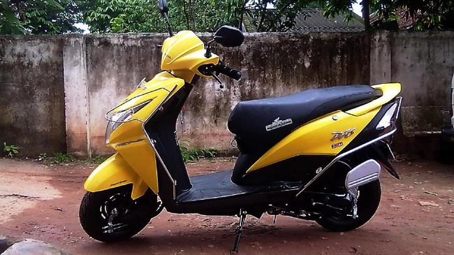 Honda Dio meluncur di India untuk kelas skuter matik. Pabrikan asal Jepang itu mengaku akan menjualnya tidak lebih dari Rp10 juta.