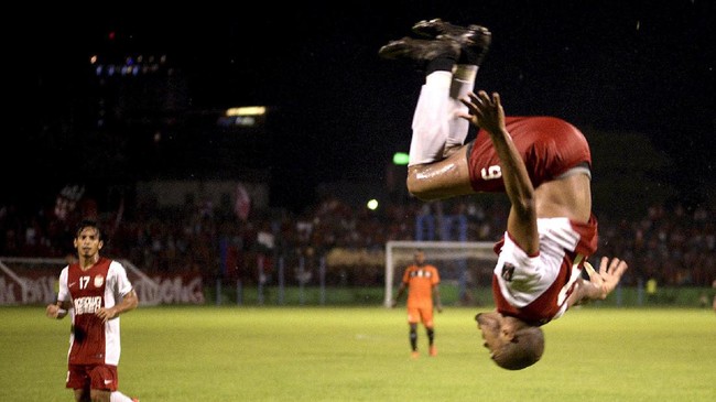 Striker anyar Persija Jakarta Reinaldo Elias da Costa punya ambisi besar di tim Ibu Kota. Meski baru bergabung, ia bertekad kuat mengantar Persija juara.