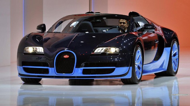 Bugatti Bolide dikenal sebagai mobil konsep yang dirancang untuk lintasan balap, bukan di jalanan umum. Supercar ini mampu bergerak hingga 482 km/jam.