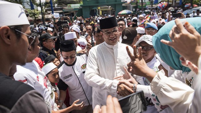 Selain ingin menurunkan tensi politik, Anies juga mengatakan debat yang diselenggarakan Kompas TV tidak sesuai dengan format awal.
