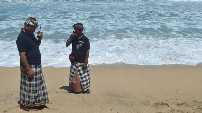Ketua Majelis Desa Adat Provinsi Bali, Ida Pangelingsir Agung Putra Sukahet membatalkan rencana Nyepi Desa Adat selama tiga hari pada 18-20 April mendatang