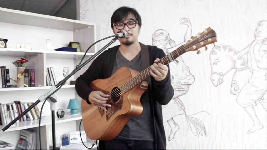 Adhitia Sofyan saat tampil di kantor detikcom.