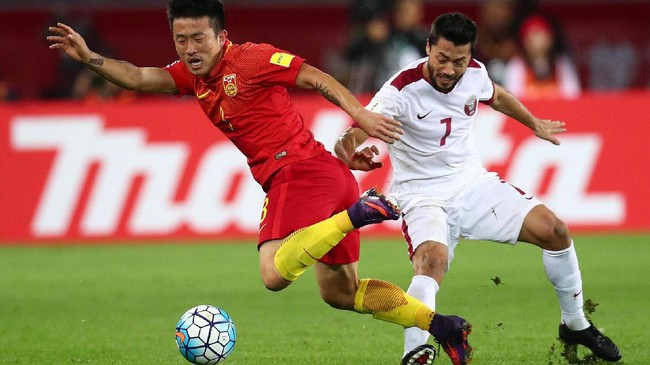 Istri bek timnas China mengaku telah diselingkuhi oleh sang suami yang juga bermain sebagai bek untuk Guangzhou R&F selama tiga setengah tahun terakhir.