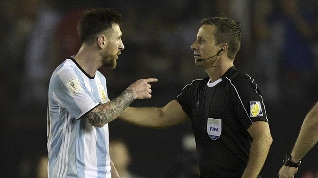 Diego Maradona menilai FIFA seharusnya mempertimbangkan sikap Lionel Messi yang santun selama ini sebelum memberikan hukuman .