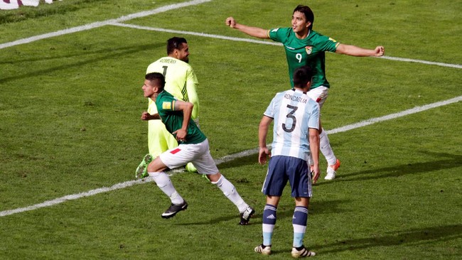 Absennya Lionel Messi membawa kerugian besar bagi Timnas Argentina. Albiceleste kalah 0-2 dari tuan rumah Bolivia di La Paz.