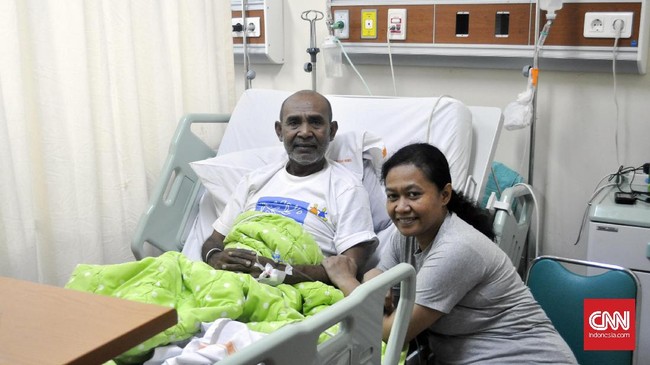 Eduardus Nabunome tak antusias membicarakan sakit yang dideritanya. Pemegang rekor maraton SEA Games itu justru semangat saat membicarakan olahraga Indonesia.
