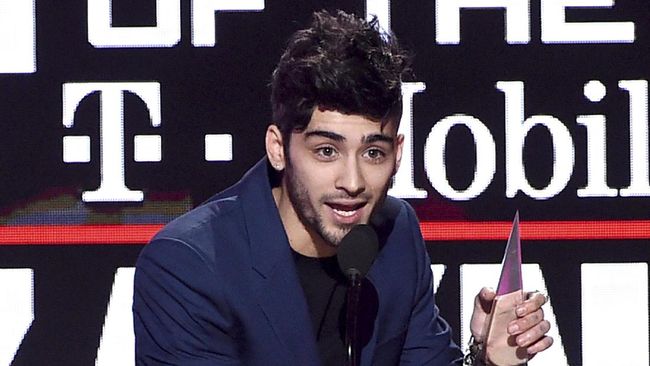 Menjelang rilis materi solo dari Harry Styles, Zayn Malik disebut-sebut tengah cemas takut kalah populer dibanding mantan rekannya di One Direction itu.